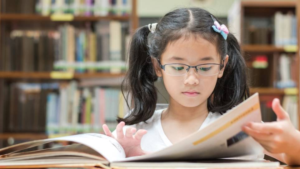 با پنج راهکار به کتابخوان کوچک ​​خود کمک کنید تا به کتابخوانی مسلط تبدیل شود