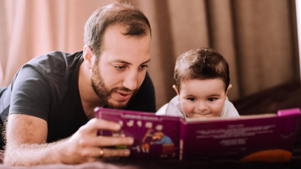 کتاب خواندن روزانه برای بچه‌ها باعث یادگیری یک میلیون کلمهٔ بیشتر می‌شود