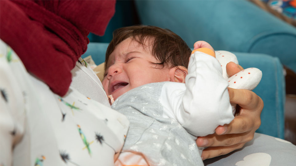 علائم گرسنگی و دریافت شیر مادر کافی در نوزاد