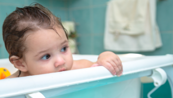 ایمن‌سازی سرویس بهداشتی: چطور حمام را برای کودک ایمن کنیم؟