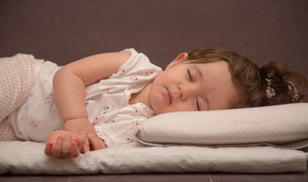 ۱۰ درمان خانگی ایمن برای تسکین علائم سرماخوردگی کودکان