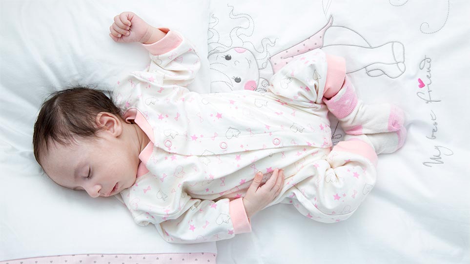 خواب نوزاد با خواب ما چه تفاوتی دارد؟