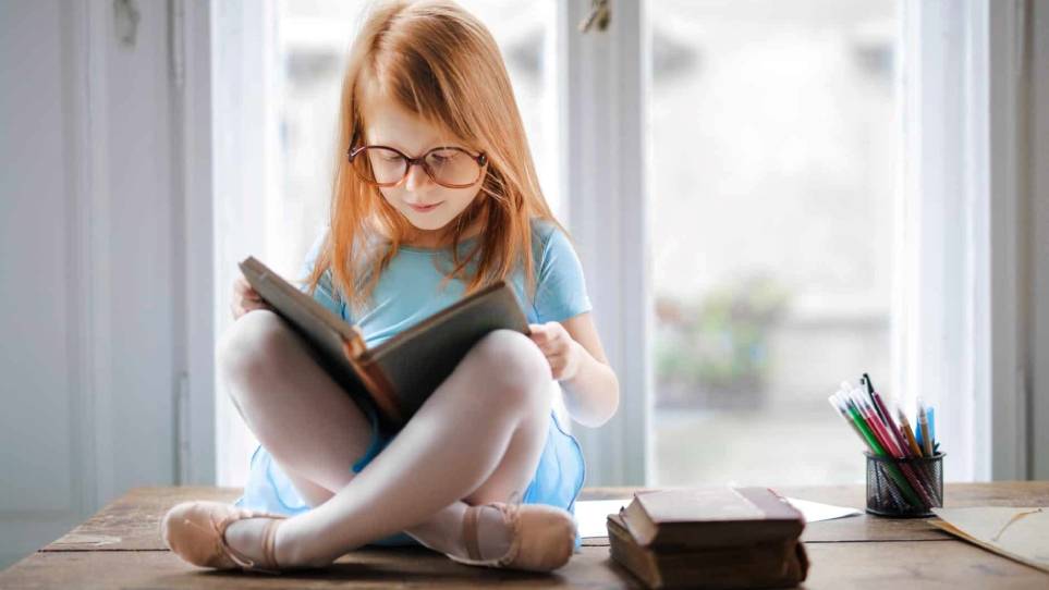 ۱۲ روش برای کمک به یک کودک مبتدی در یادگیری خواندن