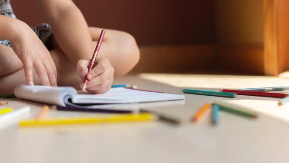 چگونه تشخیص دهید کودکتان در نوشتن به کمک نیاز دارد